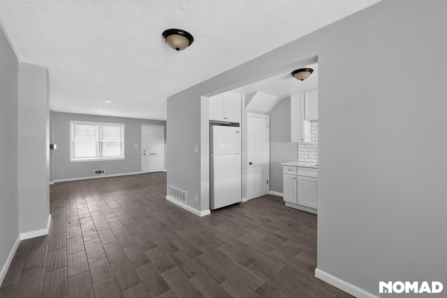 Building Photo - 2229 Redthorn Rd