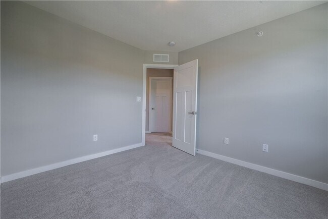 Building Photo - 353 Trinity Wy