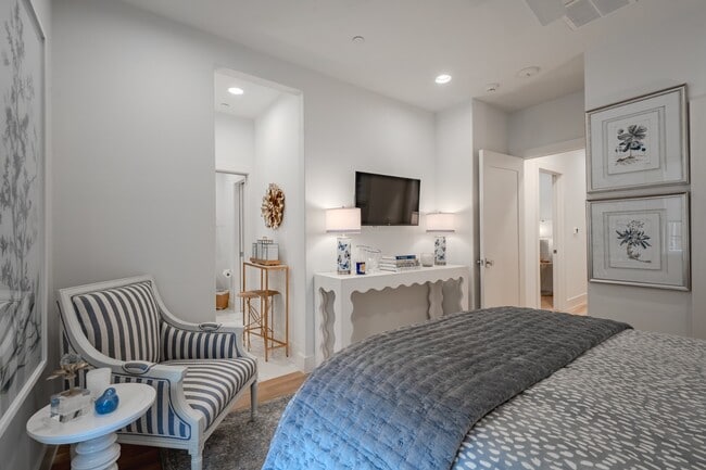 Building Photo - Open Concept custom build by Hudson Co in Highland Park!