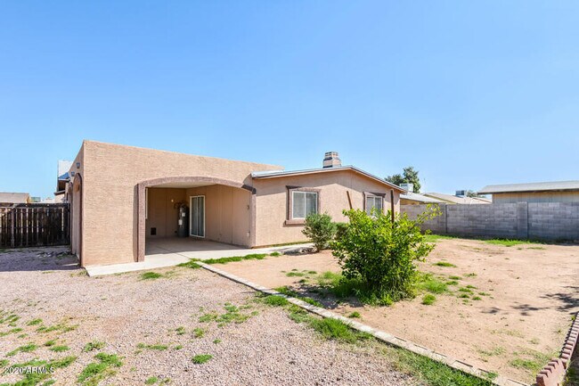 Building Photo - 10915 W Glenrosa Ave
