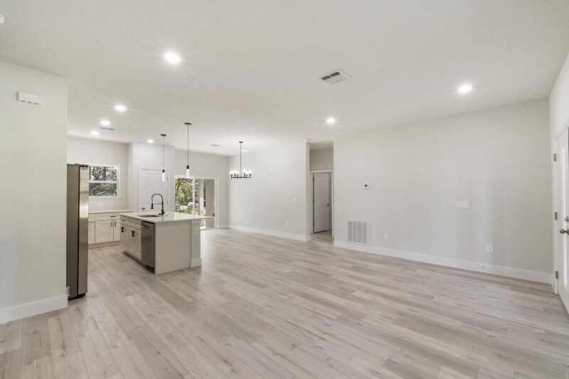 Building Photo - 9371 N Cougar Paw Dr