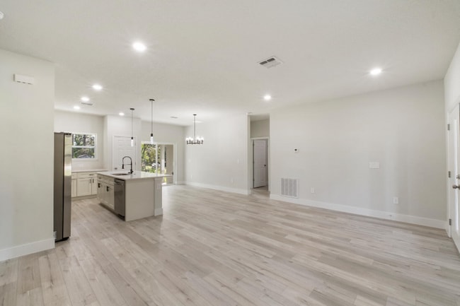 Building Photo - 9371 N Cougar Paw Dr
