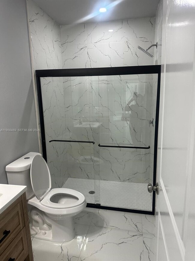 Building Photo - 868 Cervantes St E