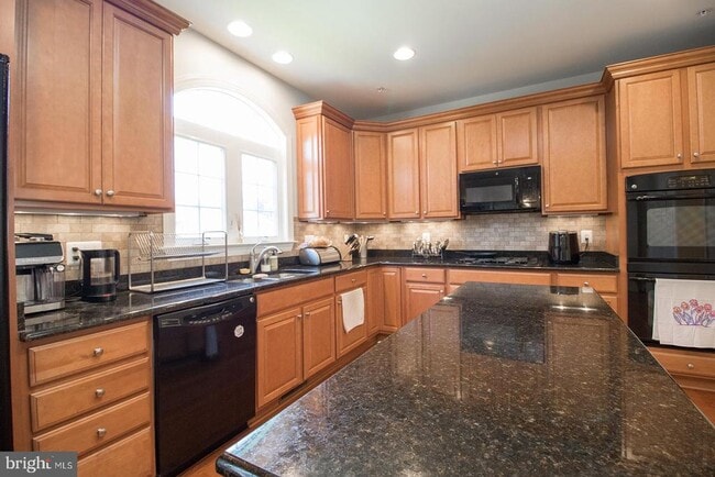 Building Photo - 24676 Broad Creek Dr