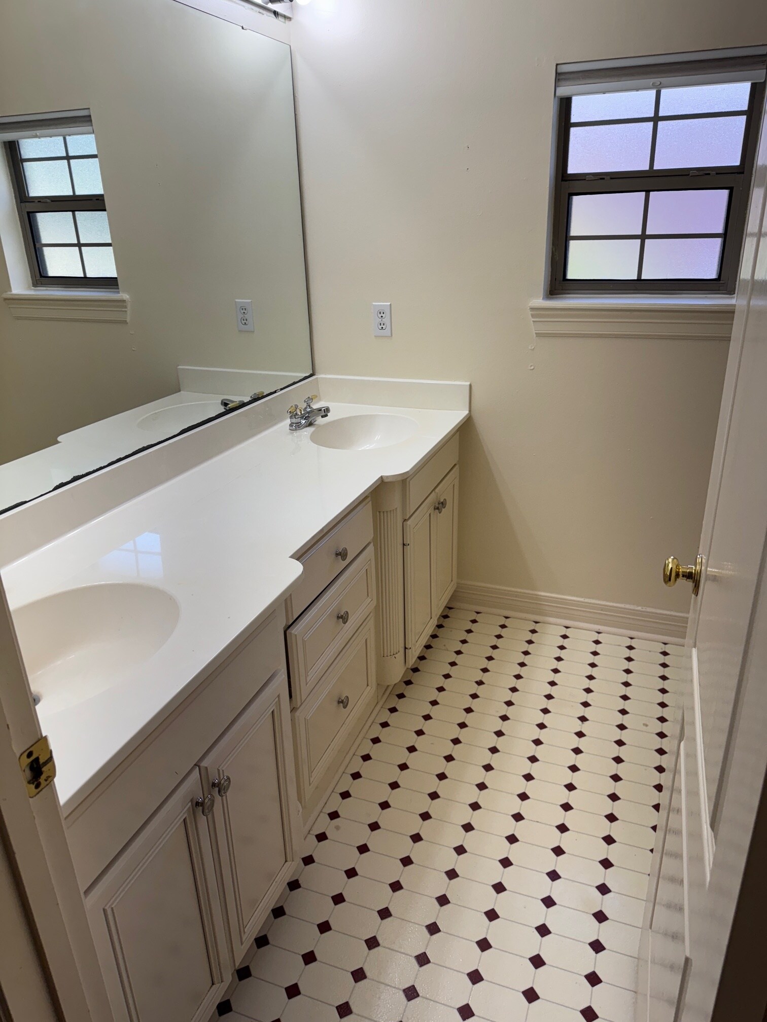 Main Bath - 1601 S Lexington Dr