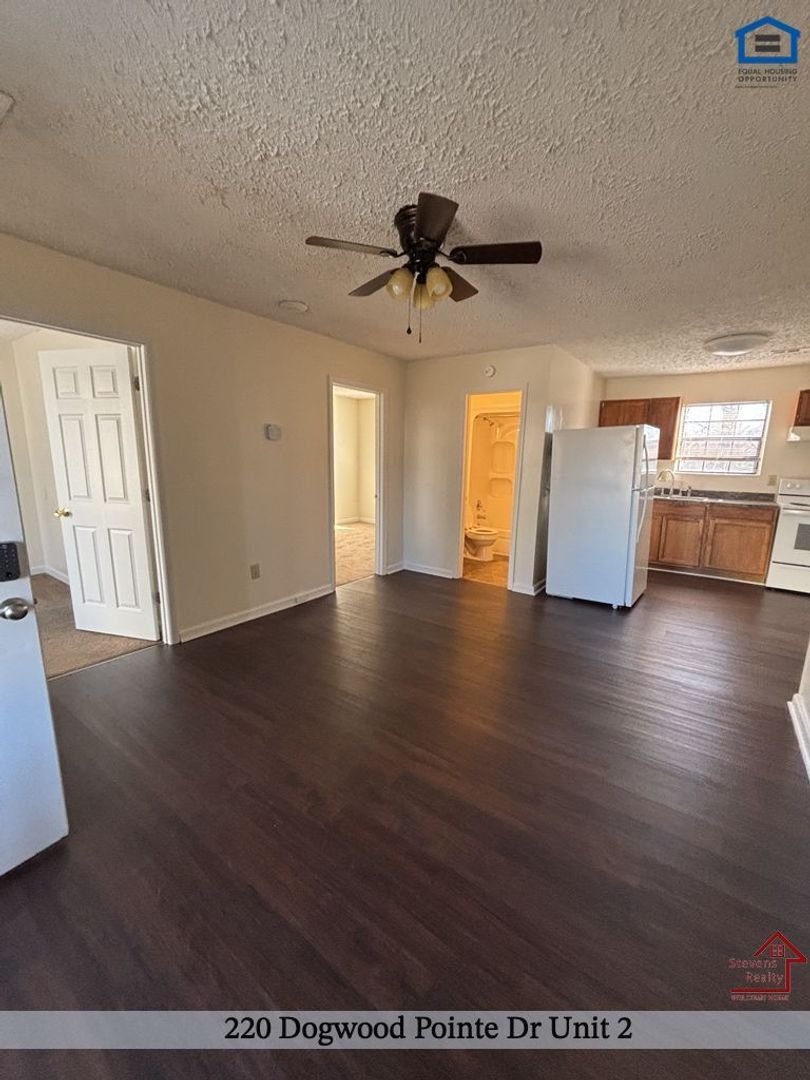 Building Photo - 220 Dogwood Pointe Dr