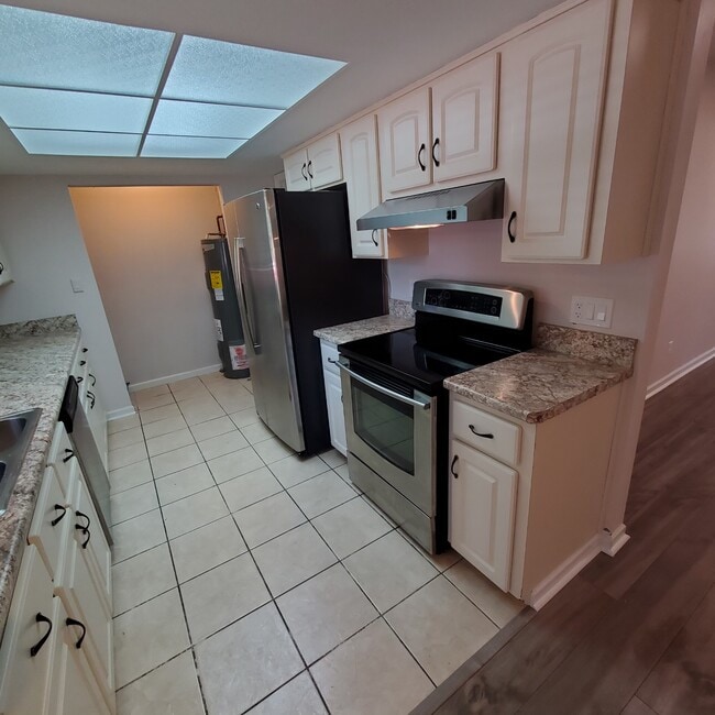 Building Photo - 1004 Egret Ct