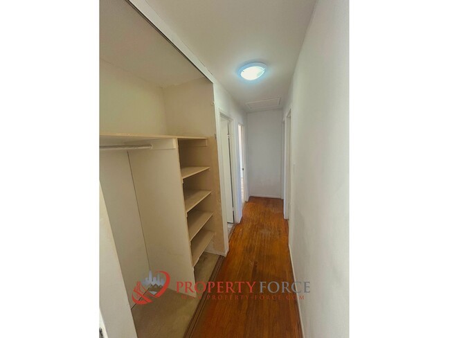 Building Photo - 2085 Ashwood Ln