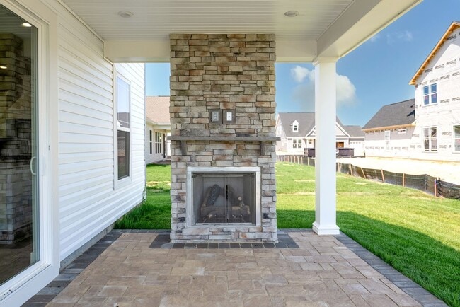 Building Photo - Beautiful new 4-bedroom, 3.5 bath property...