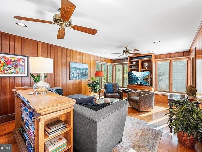 Building Photo - 13 Lopatcong Dr