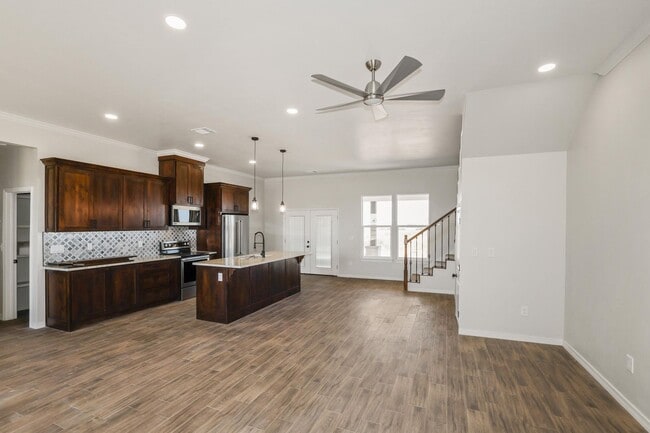 Building Photo - 17900 Lone Ranch Rd