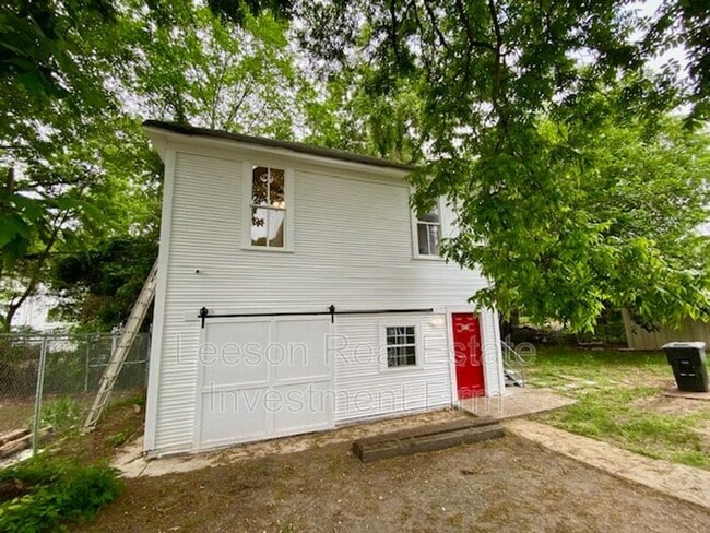 Building Photo - 455 Egan St