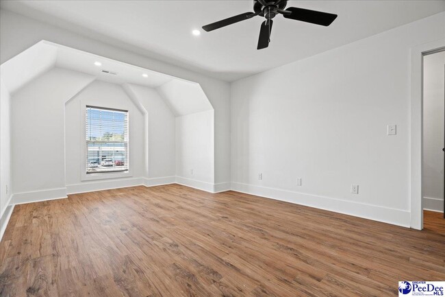 Building Photo - 1302 Twelve Oaks Ln