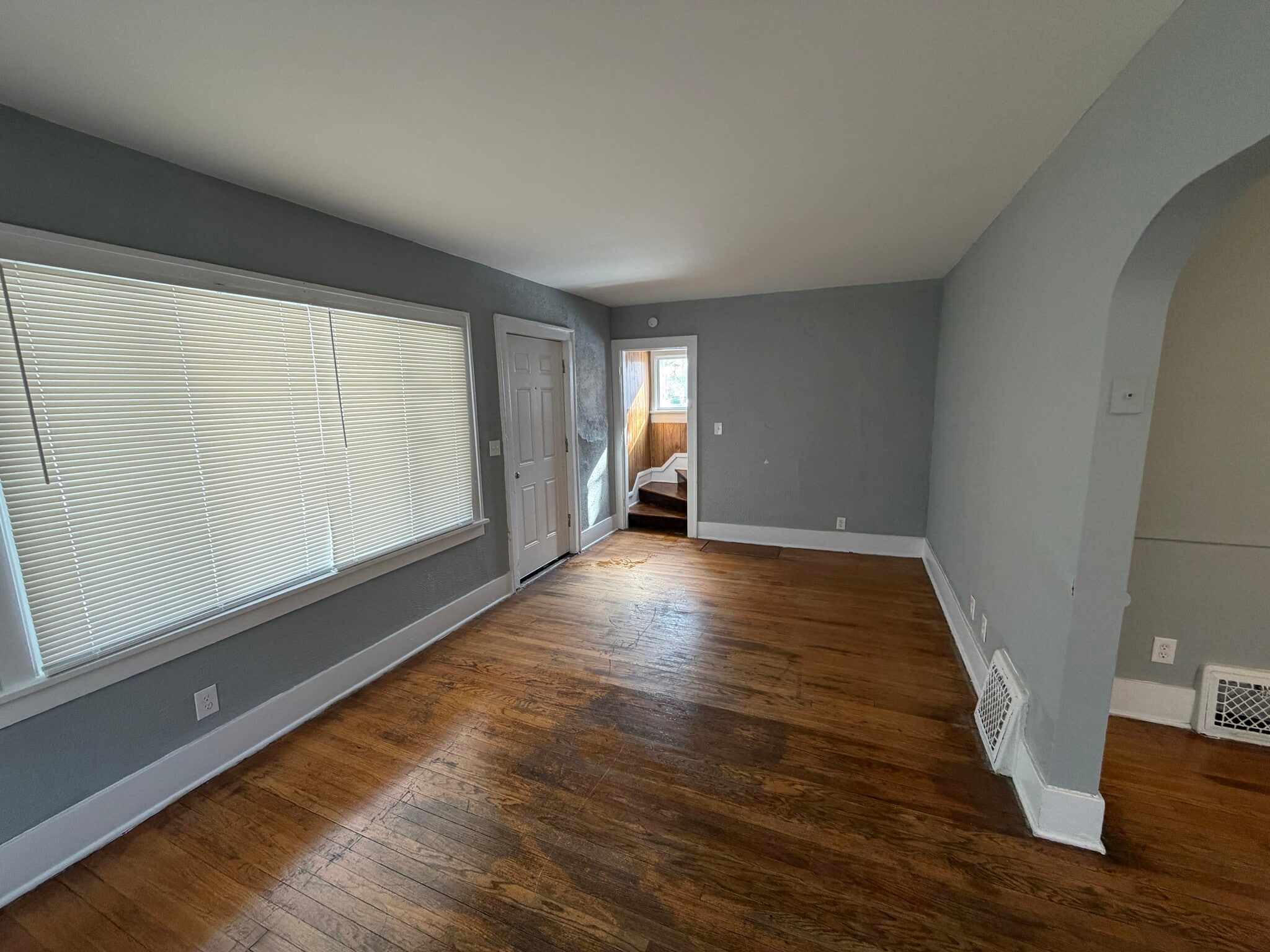 Building Photo - 2029 Cartier St