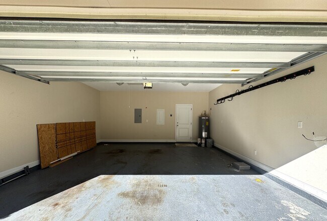 Building Photo - $500 OFF in NOVEMBER: Move-In Special!