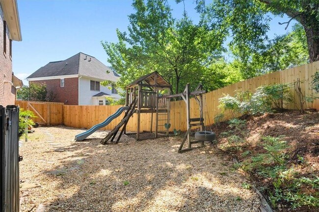 Building Photo - 1560 Oak Park Cove