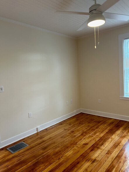 Building Photo - 409 Adams St