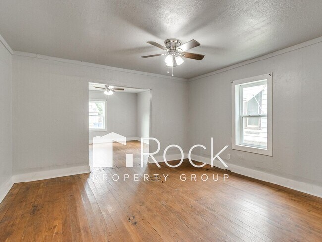 Building Photo - Updated Cozy 2 Bed 1 Bath Home in Guthrie ...