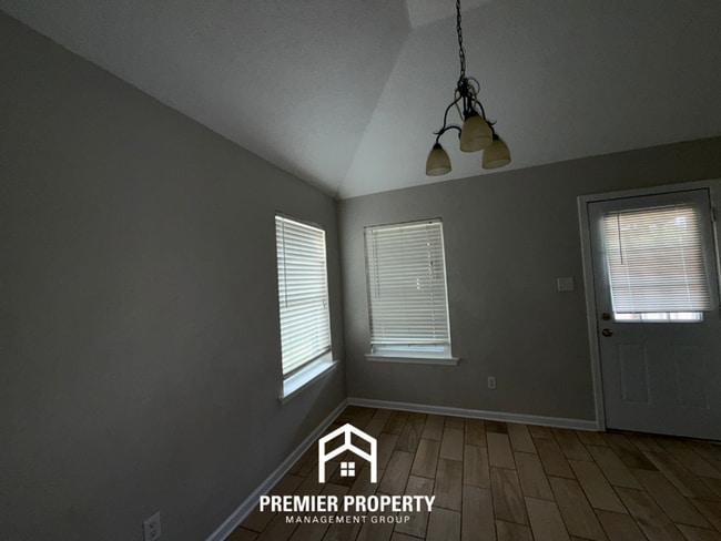 Building Photo - 270 Village Dr