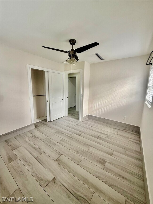 Building Photo - 733 Pine Cone Ln