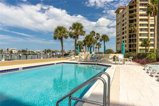 Building Photo - 690 Island Way