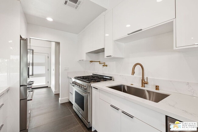 Building Photo - 73552 Feather Trail