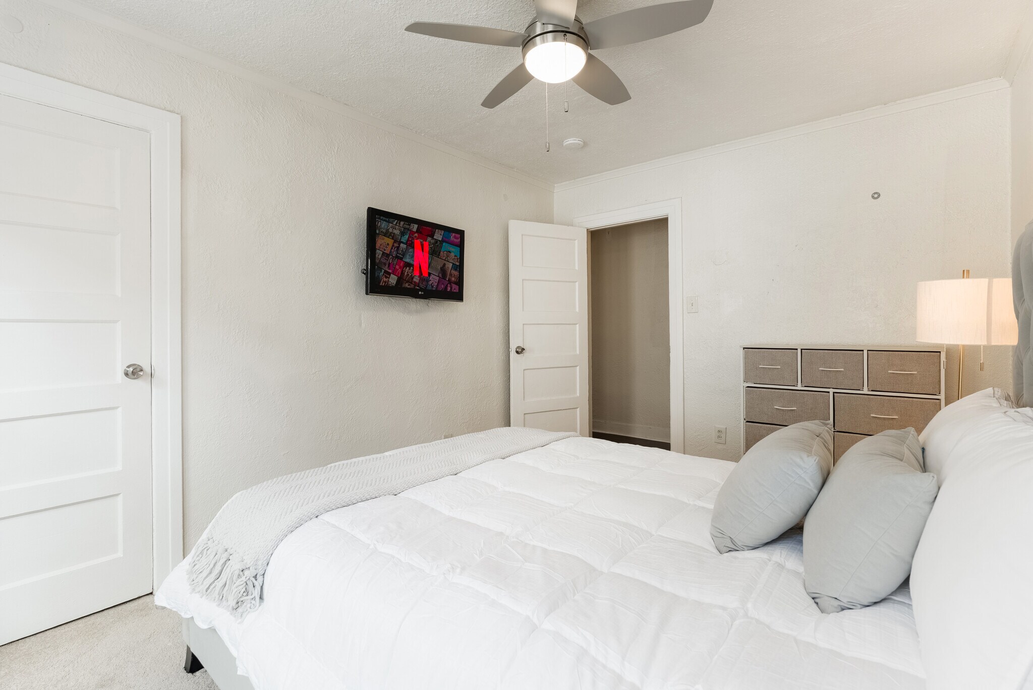 Building Photo - 2509 W 73rd St