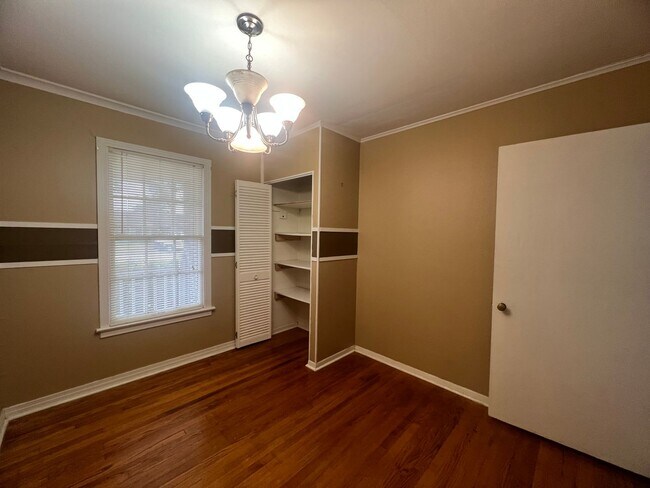 Building Photo - 4414 Akard Ave