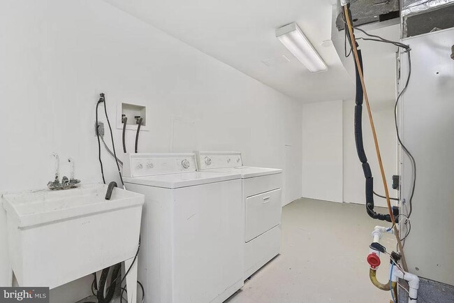 Building Photo - 10606 Tuppence Ct