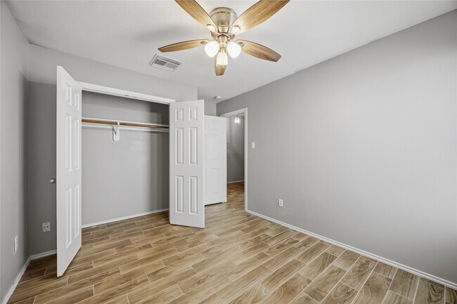 Building Photo - 2734 Trinity Glen Ln