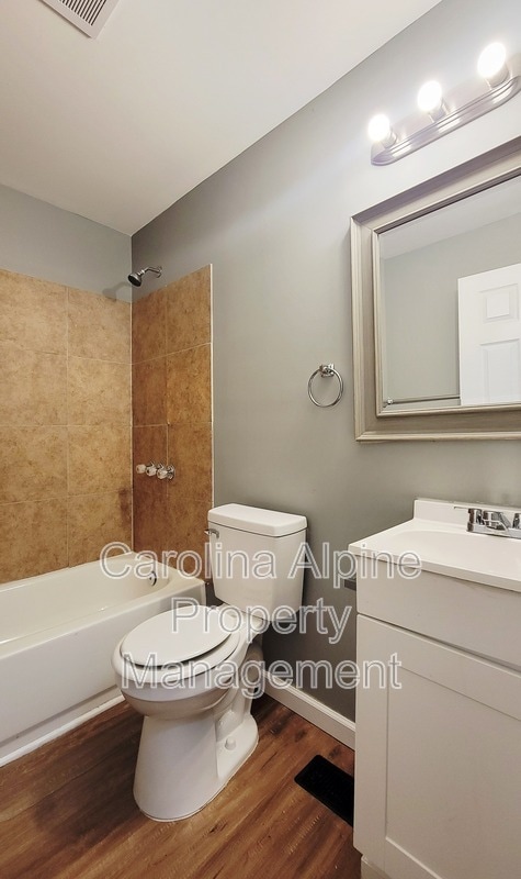 Building Photo - 1018 Frederick St