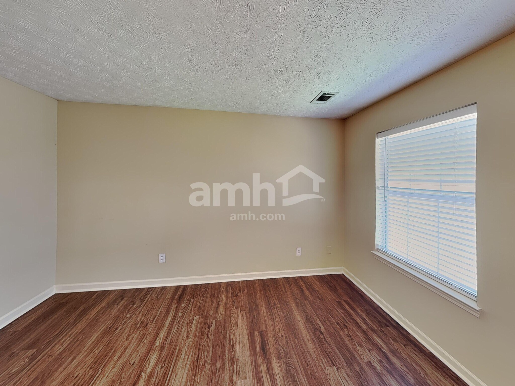 Building Photo - 2207 Lazy Days Rd