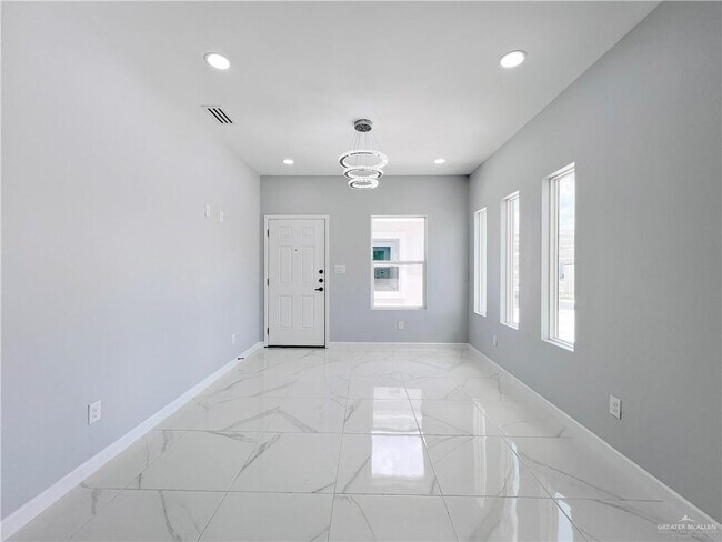 Building Photo - 823 N Woodson Ave