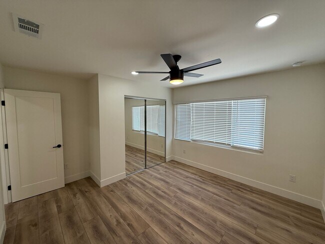 Building Photo - 5127 E Falls View Dr