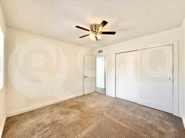 Building Photo - 2113 E Dunbar Dr