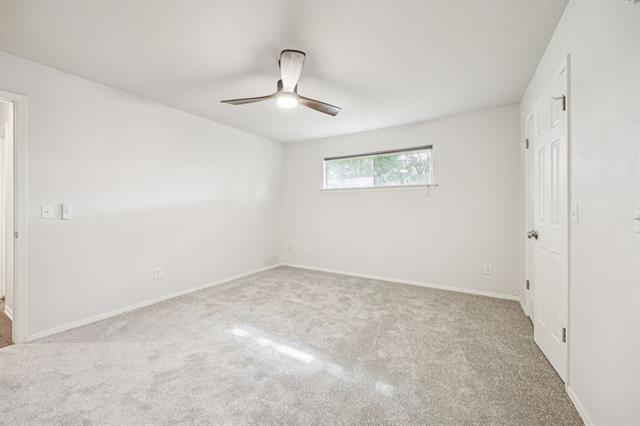 Building Photo - 1800 Midcrest Dr