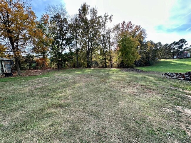 Building Photo - Unlock the Door to The Perfect Rental