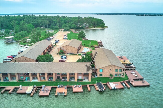 Building Photo - 801 River Rd