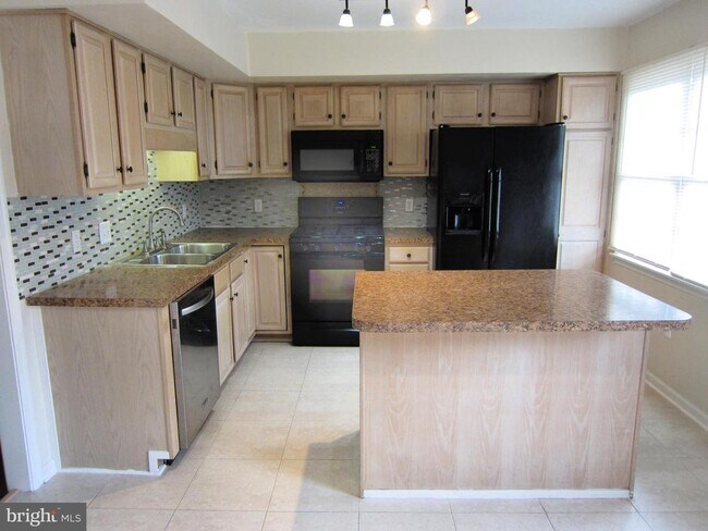 Building Photo - 1023 Lindsay Ln