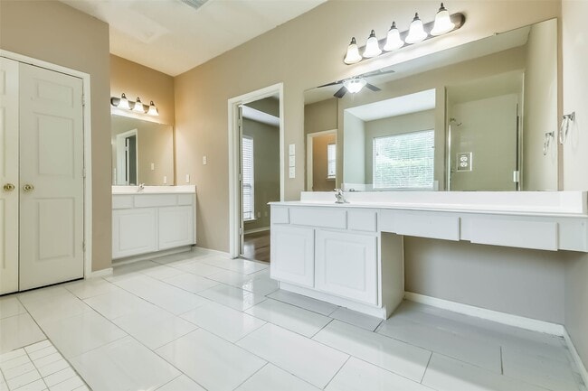 Building Photo - 8511 Cross Country Dr