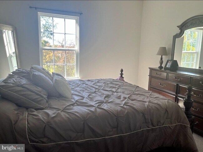 Building Photo - 7977 Independence Dr