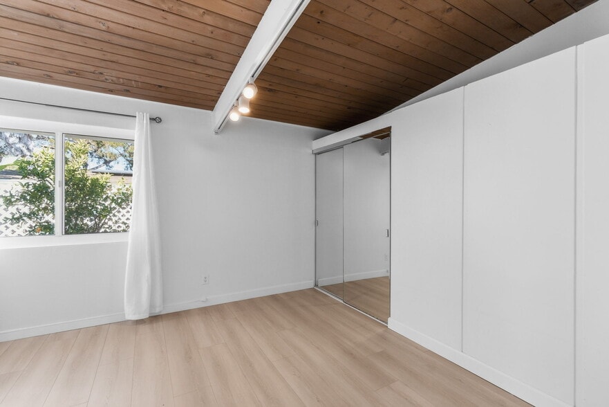 Building Photo - 8335 Sugarman Dr