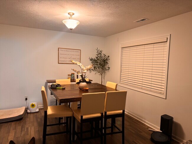 Building Photo - 6915 Wickersham Rd