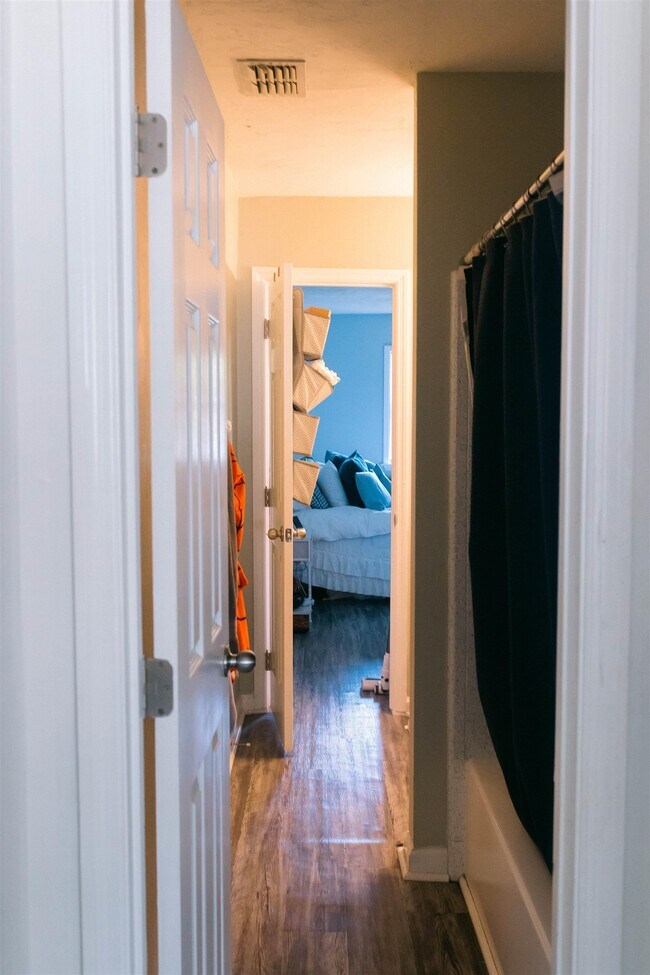 Building Photo - 2597 Panther Creek Rd