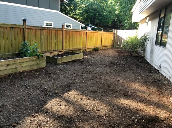 Building Photo - 9807 116th Place Northeast