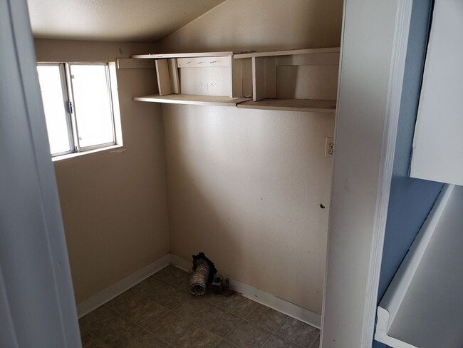 Building Photo - Available NOW - North End 3 bed 2 bath wit...