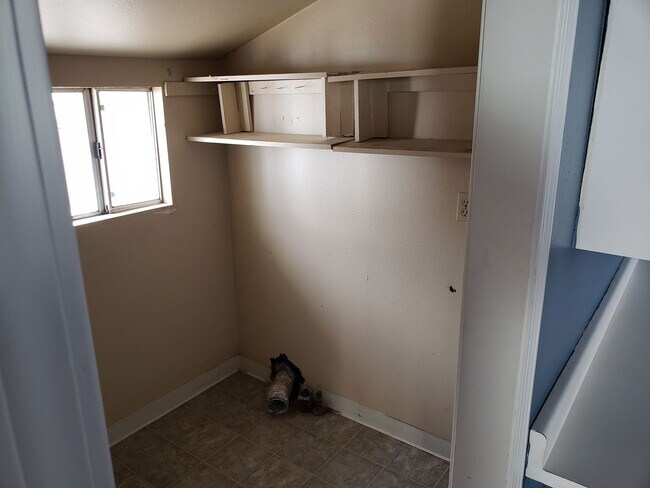 Building Photo - Available NOW - North End 3 bed 2 bath with a Fenced Yard