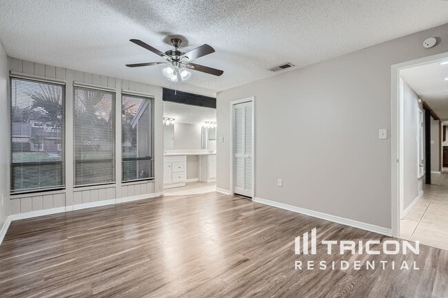 Building Photo - 217 S Shadow Bay Dr
