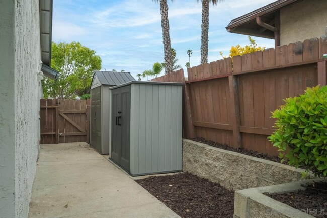 Building Photo - 12319 Hill Country Dr