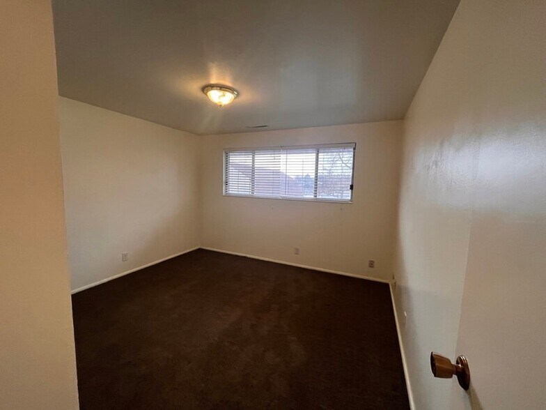 Building Photo - 166 N 400 E